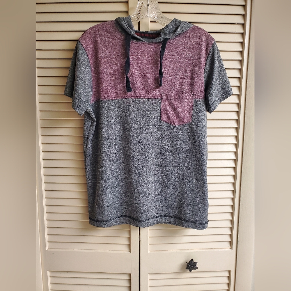 Raw Yarn Industries Gray and Maroon Short Sleeve Hoodie Size Medium